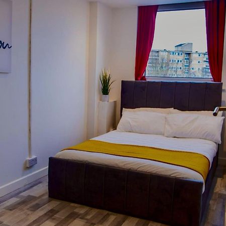 2 Bed With Free Parking Apartment London Bagian luar foto