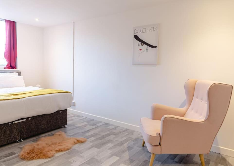 2 Bed With Free Parking Apartment London Bagian luar foto
