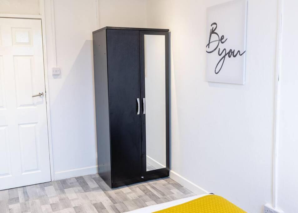 2 Bed With Free Parking Apartment London Bagian luar foto