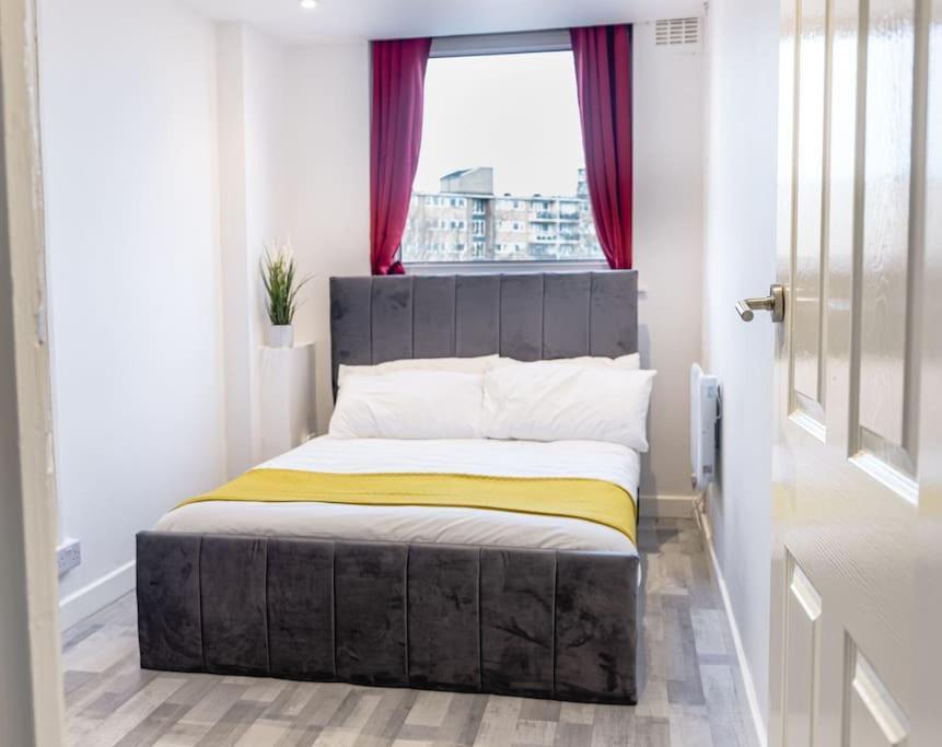 2 Bed With Free Parking Apartment London Bagian luar foto